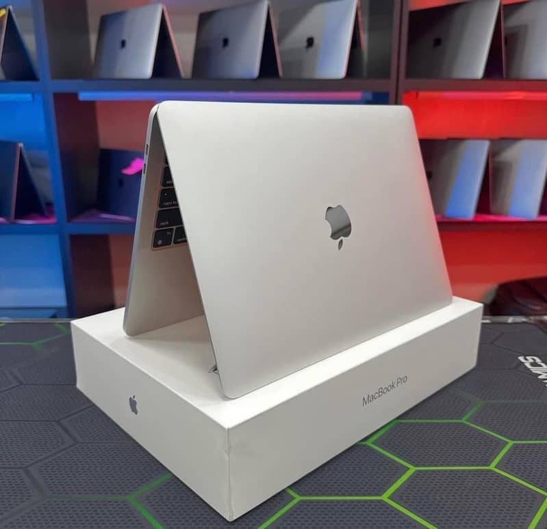 (2018) CORE I7 (16/1000gb FLASH SSD) TOUCHBAAR MACBOOK PRO 13.3’’ 3