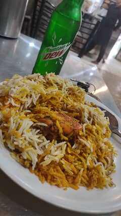Halwa puri ka karigar chaye