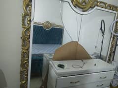 bed and show case