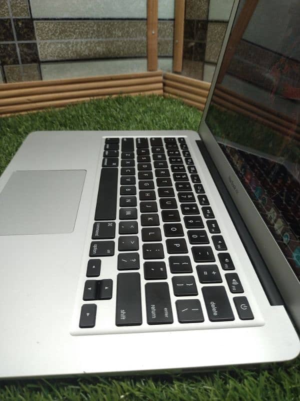 Apple MacBook Air 2017(13.3") 8/256 2