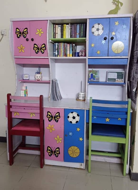 Bookshelf and study table combo / Almari ? center Table 0