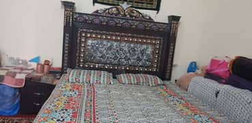 king size bed good and orignal confition