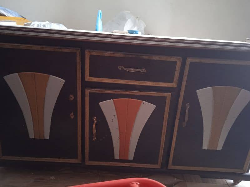 show case in good condition 1