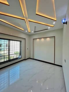 Rawalpindi Bahria Town Phase 8 1 Kanal House For Rent