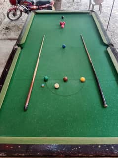 snoker table 5by10 and 2 stick