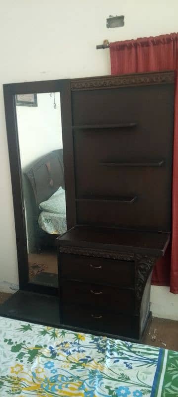 king size bed with stylish dressing table and side table. 3