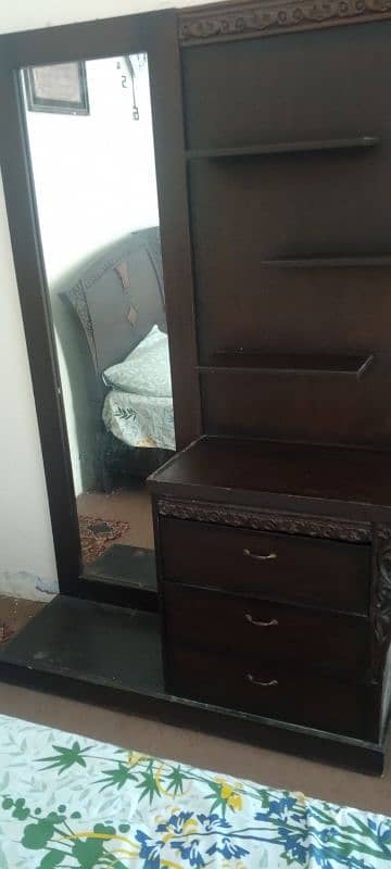 king size bed with stylish dressing table and side table. 4