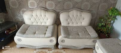 LUXURIOUS 5-SEATER SOFA SET FOR SALE