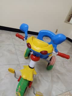 Kids cycle.