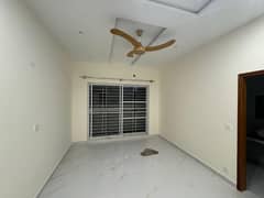 5, Marla independent house available for rent in Eden boulevard