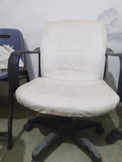 BRANDED USED OFFICE CHAIRS