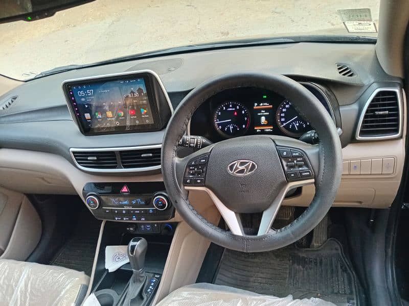 Hyundai Tucson FWD GLS SPORT 2024 Full Original like Brand New Car 6