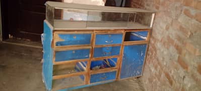 2 counter draz hai buht he achi lakri sy bany hai