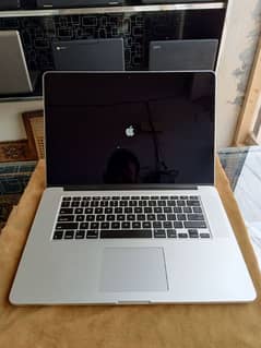 MacBook pro i7 2015 mid RAM 16gb SSD card 256gb condition 10 by 10