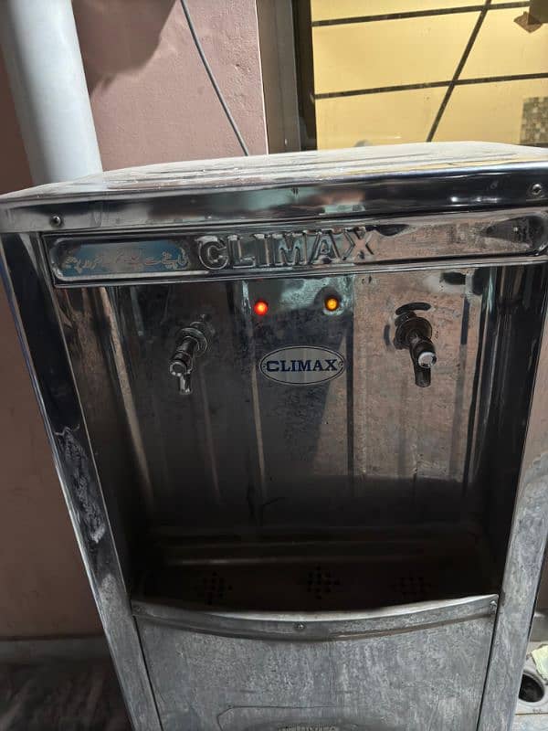 Water cooler Dispencer frist Hand use same like new 1