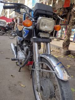 unique 125 model 2019 All okay Karachi register  031882645999