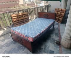 single bed wid mattress