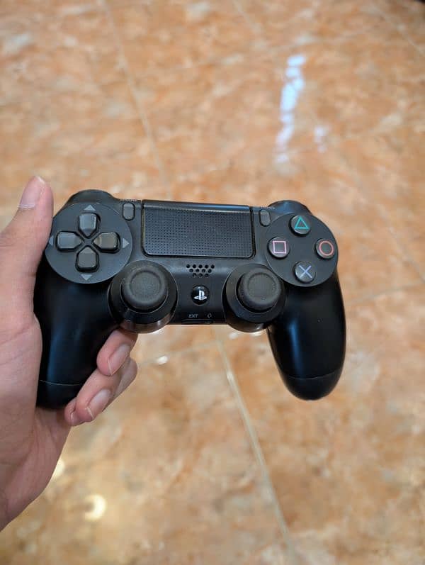 PS4 FAT | 2 CONTROLLERS | 2 GAMES | READ DESCRIPTION 5