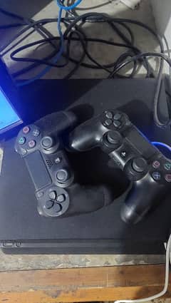 Ps4 Slim 3 controllers