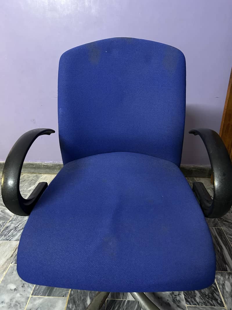 OFFICE TABLE WITH SOCKETS OF ALL TYPES AND 3 chairs 2