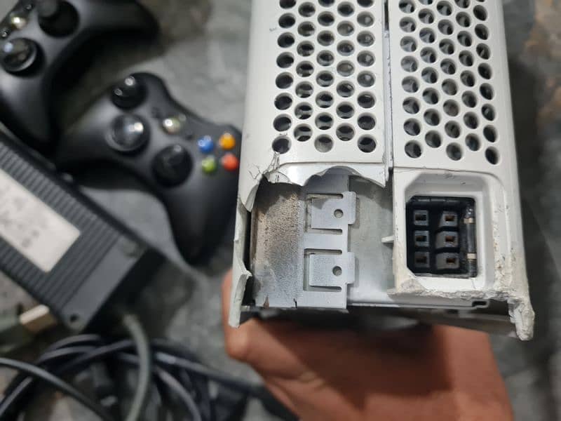 xbox 360 with 2 controller in lahore 4
