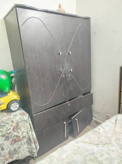 Good Condition Almari