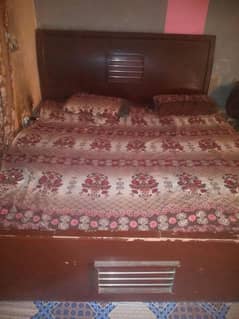 bed and divider