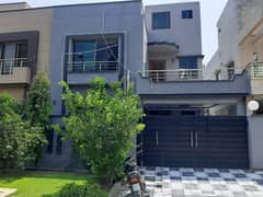 9 Marla House For Sale In Bahria Town Lahore.