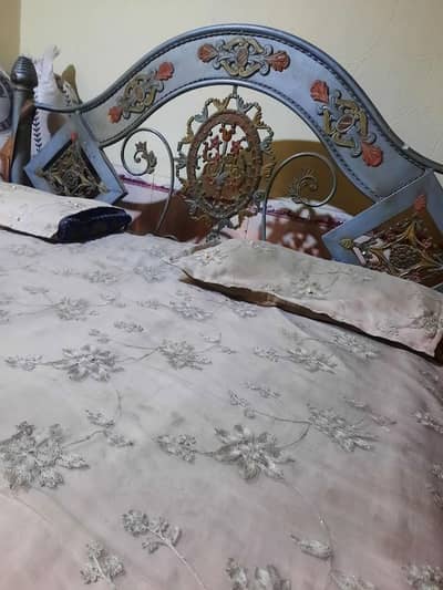 iron bed good condition