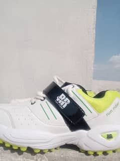 sports shoes grippers
