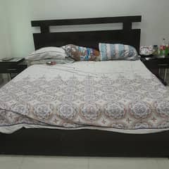 Master King Bed with 2 sides tables
