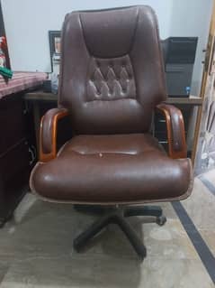 Office chair and table in excellent condition for urgent sale