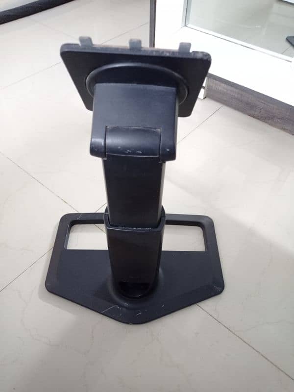HP ZR2240w LED/LCD with ZR2440w Stand 3