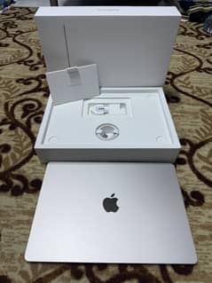 MacBook Air 15.3’’ 16GB/256GB M3 Chip 2024 Starlight