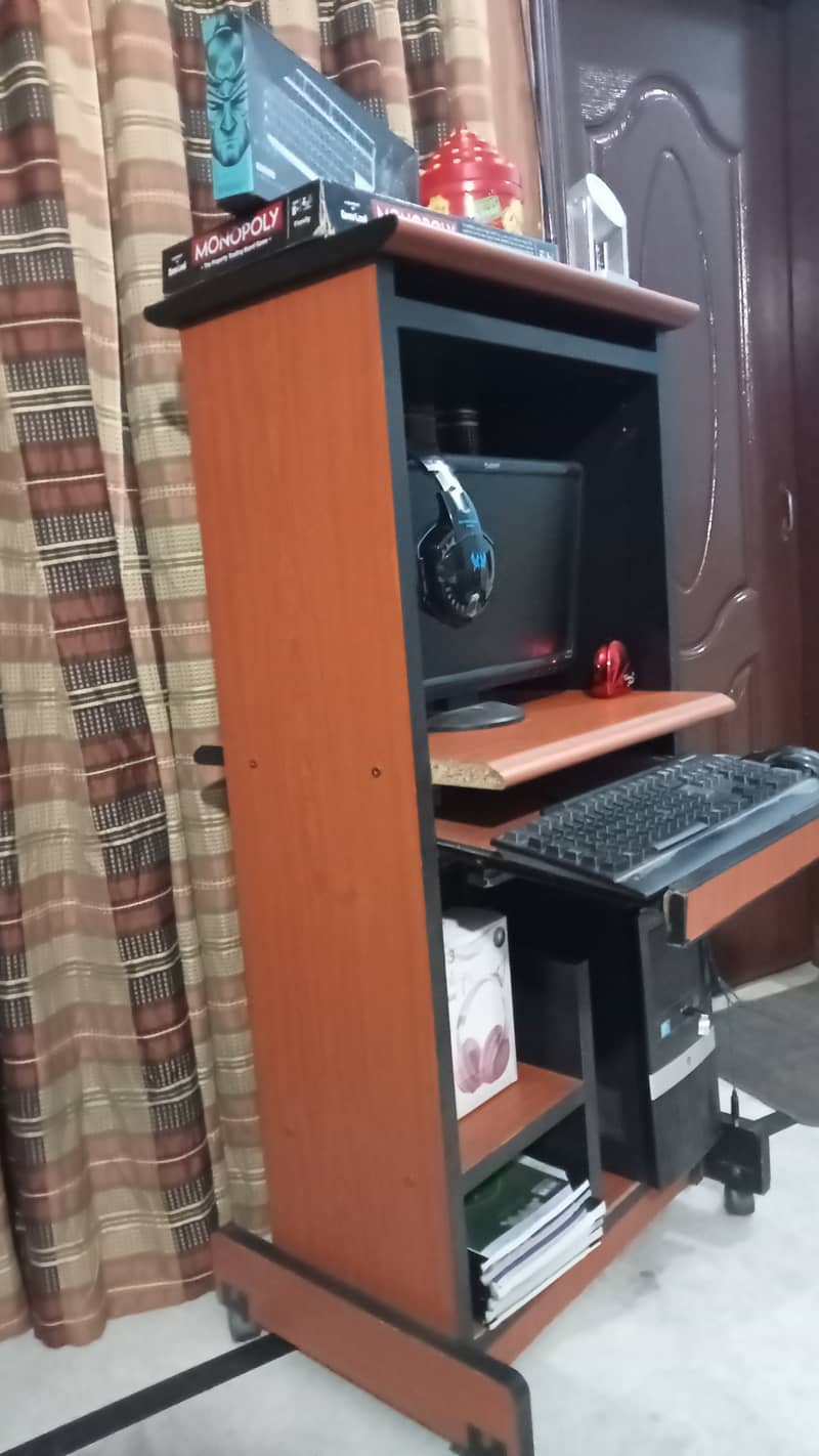 Computer & Multiple Table 1