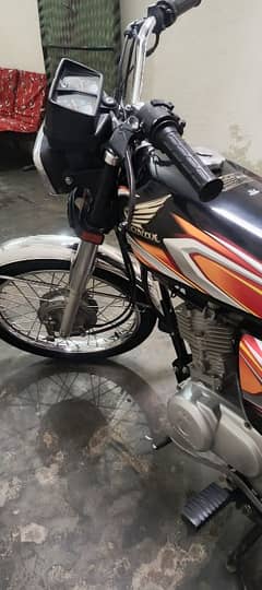 Honda 125 2022 Model TOTAL JENEUNE GOLDEN NUMBER