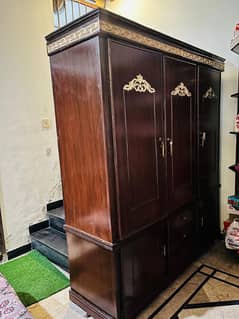 Excellent Wardrobe for sale. . Chinioti Suiting almari. . .