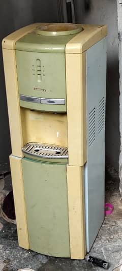 water dispencer for sale  Rs 16000 contact 03155904737