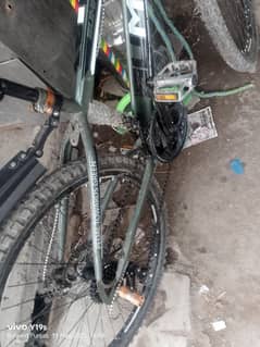 Cycle ka left wala gair kharab hai