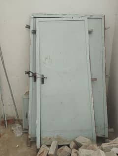 2 doors with caghat and kitchen drawer