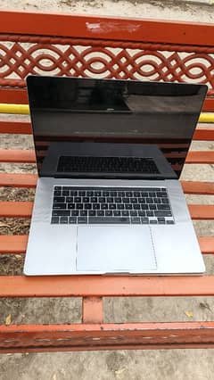 Macbook pro 2019 model i7, 1TB SSD, 16 GB RAM