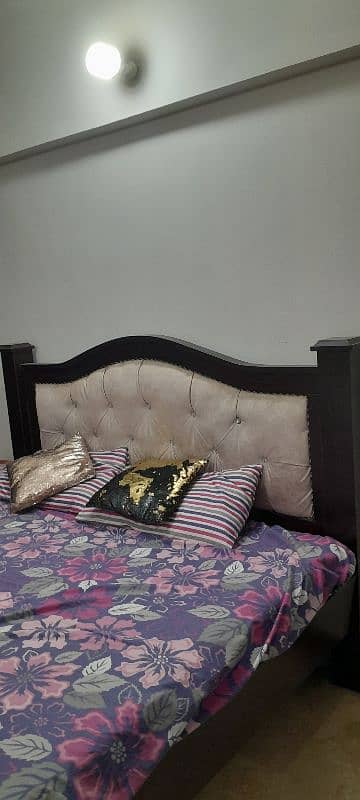 king size bed  dressing tablle and 4 door almari urgent sale 10