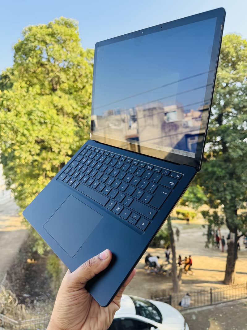 Microsoft Surface Laptop 4 7