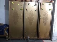 Like new condition Almari