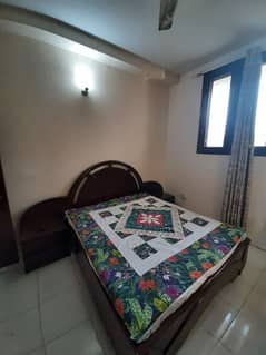 fully furnished room with attached bath and kitchen for single