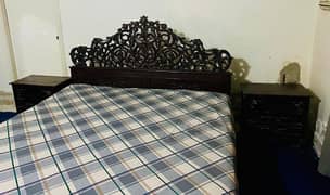 King's bed with 2 side table One divider+mattress