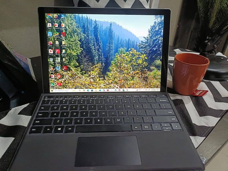 Microsoft surface pro 6 with keyboard 0