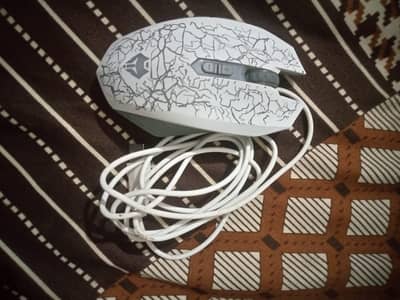 White RGB gaming mouse with dpi control and back/forth buttons