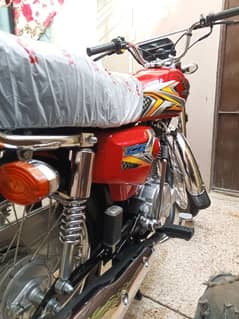 bilkul new bike ha 2024 ke last ki ha 2025 ki register ha new Patta ha