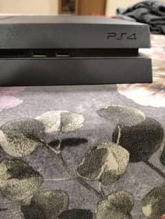 Ps4 Fat 500 GB with 2 Discs